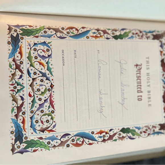 Vintage ‘74-‘75, 1970 Copyright New American Bible Catholic Heirloom Edition. - Picture 10 of 16